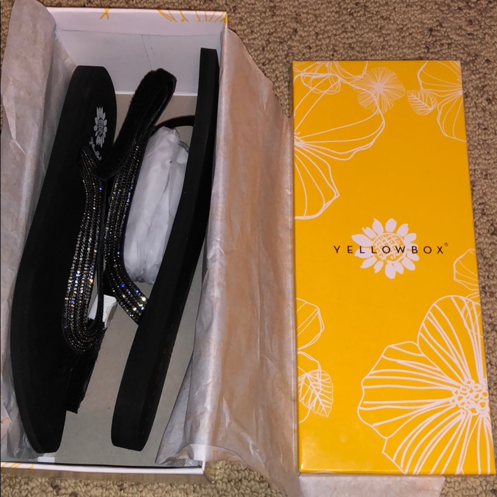 Sparkling black sandals